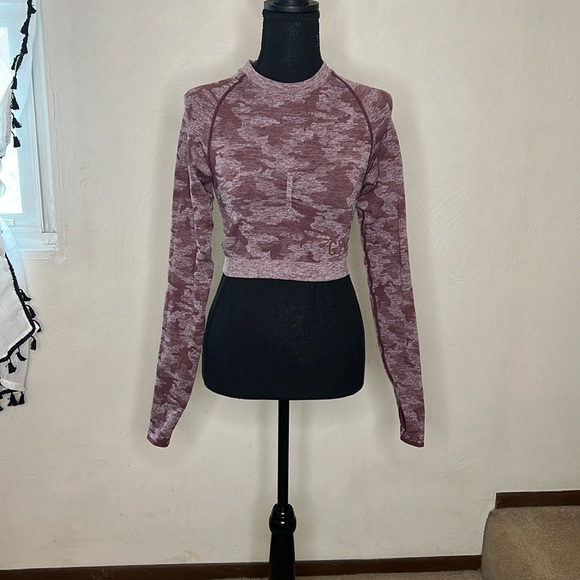 Gymshark Camo Seamless Long Sleeve Crop Top Winterberry Small - Picture 1 of 10
